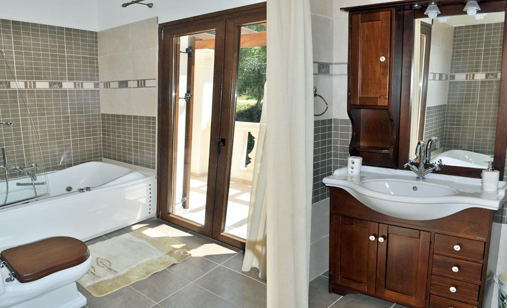 Villa Vasiliki 2nd floor - Bathroom with Jacuzzi